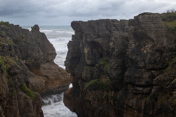 Fototapeta na wymiar pancake rocks with sea in the background