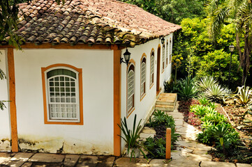 Fototapeta na wymiar Colonial house in Pirenopolis is a town known for its waterfalls and Portuguese colonial architecture. In 1727 was founded by colonizers who came for the gold found in the Almas River, GO, BR, 2016