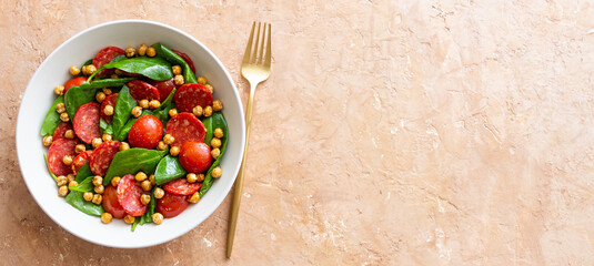 Salad with spinach, sausage, tomatoes and chickpeas. Healthy eating. Diet.