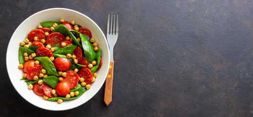 Salad with spinach, sausage, tomatoes and chickpeas. Healthy eating. Diet.