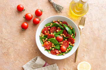 Salad with spinach, sausage, tomatoes and chickpeas. Healthy eating. Diet.