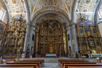 プエブラ サントドミンゴ教会の内部 壮大な建築様式 - obrazy, fototapety, plakaty