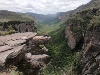 turista em trekking no vale do pati, bahia, chapada diamantina 