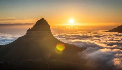 Crédence de cuisine en verre imprimé Montagne de la Table golden sunset above clouds mountain view table mountain south africa