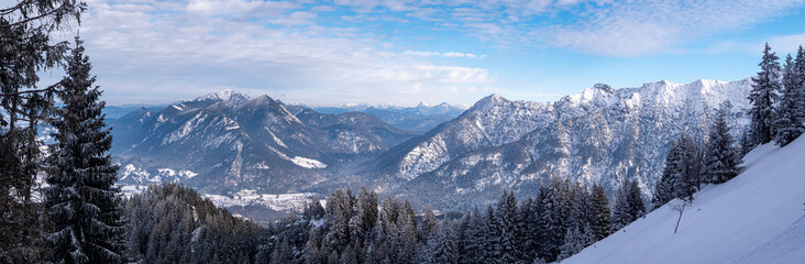 Winterpanorama Ettaler Mandl Eschenlohe mit Heimgarten und Estergebirge
