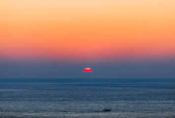 Sea sunrise landscape. rising sun