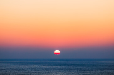 Sea sunrise landscape. rising sun