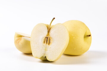 Naklejka na ściany i meble fresh yellow apples isolated on white background.