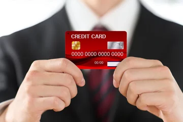 Foto op Plexiglas クレジットカードを持つビジネスマンの手元 © mapo