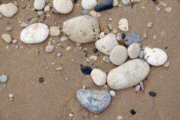 Kiesel an einem Strand