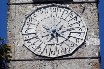 Uhr an der Chiesa di Santo Stefano Belluno