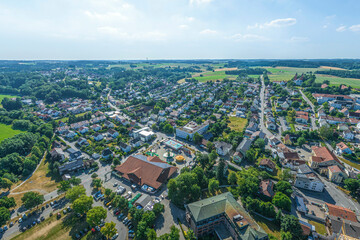 Fototapeta na wymiar Luftaufnahme von Vilsbiburg im Landkreis Landshut, Blick über die Stadthalle nach Süden