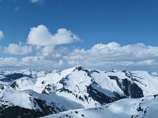 Fototapeta premium Daytime view of the snowy mountains