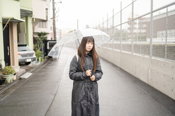 Fototapeta premium ビニール傘の女性