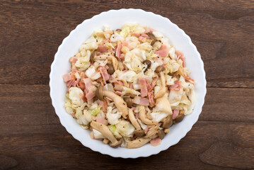 ハムとキャベツとブナシメジの炒め物