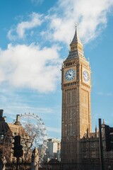 A vertical shot of the beautiful Big Ben and Eye of London - obrazy, fototapety, plakaty