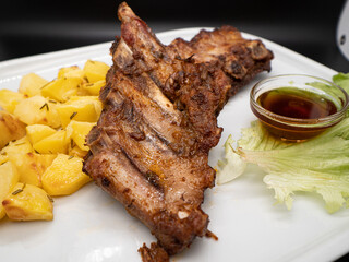 costine di maiale con patate al fono