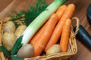 Gemüsekorb mit Karotten
