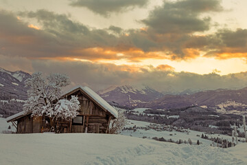 Winter - Sonnenuntergang - Allgäu - Stadel - malerisch - Schnee