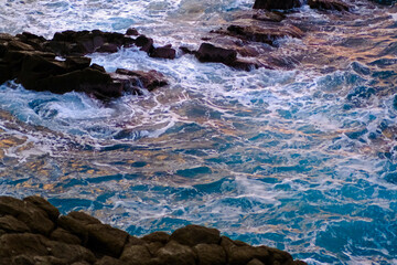 日が沈んだ直後の海面の色合い