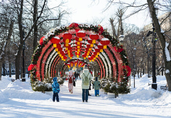 Chinese New Year in Moscow. Decorative tunnel with red decorative lanterns on Tverskoy Boulevard - 731850680
