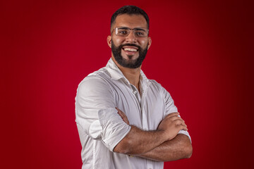 Man, with a beard, wearing glasses, with a white shirt, with various facial expressions, on a red studio background