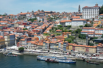 Río Duero y vista de la ciudad de Oporto, Portugal - obrazy, fototapety, plakaty