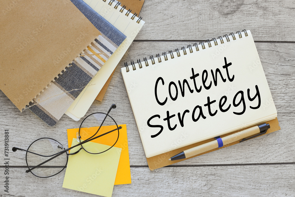 Aufkleber content strategy text on a notepad with a spring near a sticker with text