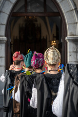 Traje de Llanisca, Pañuelo, repicado, Llanes