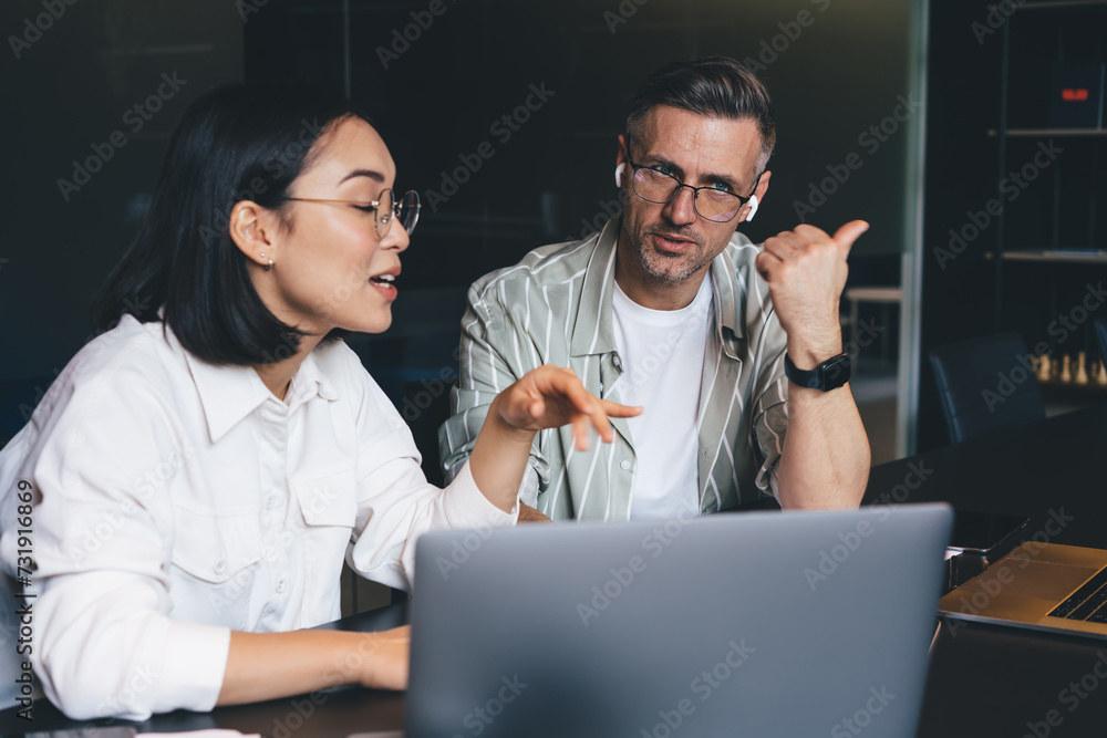 Fototapete male and female colleagues creating startup project during collaboration brainstorming at table desk