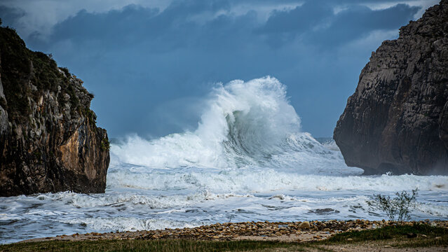 Olas, temporal, galerna, dana, Llanes, Cuevas del mar, Nueva de Llanes