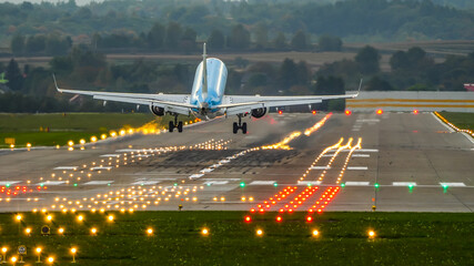 landing at the airport, landing on a runway, plane lands on a runway - obrazy, fototapety, plakaty