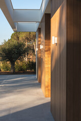 Exterior wooden wall with white ceiling design in a luxury modern house