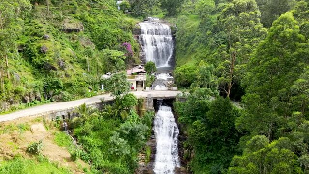 Dunsin Falls Water Falls in sri lanka