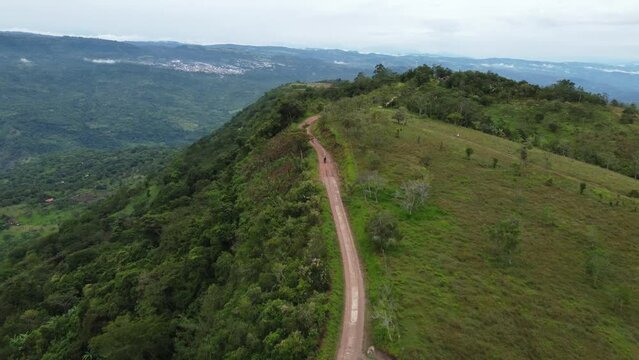 Municipio del Hato Santander en Colombia, desde donde se pueden ver f&aacute;cilmente municipios como San Gil, Barichara entre otros.