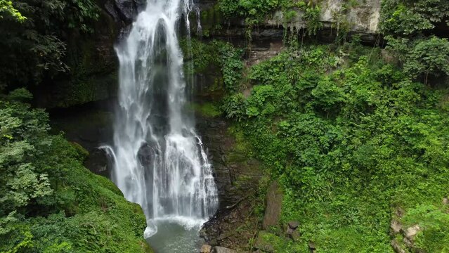 Cascadas de Santander, Colombia. Esta es la cascada Chorroalto, que se encuentra en el municipio del Hato, Santander. Las fuentes H&iacute;dricas mas hermosas de Colombia, inmensidad de la Colombia m&aacute;s pura