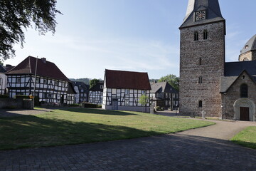 Fototapeta na wymiar Blick auf die Katholische Pfarrkirche St. Blasius im Zentrum der Stadt Balve im Sauerland
