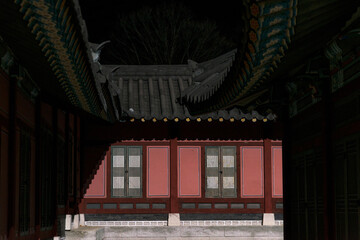 Fototapeta na wymiar the exterior of traditional Korean buildings at night