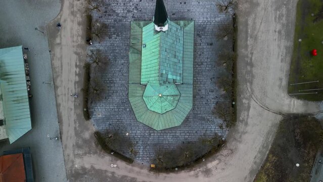 Downwards tilted flight over Gnadenkapelle at Kapellplatz in Atloetting
