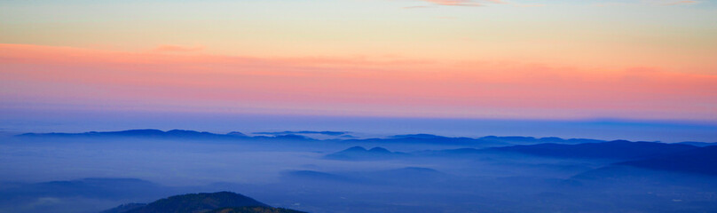 Sunrise. Karpach. Snezka. Sněžka.Giant Mountains. Mountains.Poland. Mountain peaks. Wildlife. fog in the mountains.