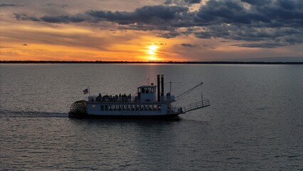 Fototapeta premium Sunset Steamboat