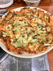 pizza with ham and cheese