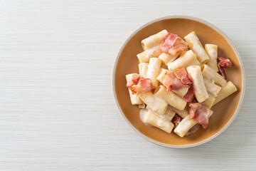 spaghetti rigatoni pasta with white sauce and bacon