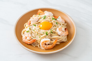 spaghetti white cream sauce with shrimps and egg yolk