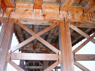 伝統的な木造建築の裏側