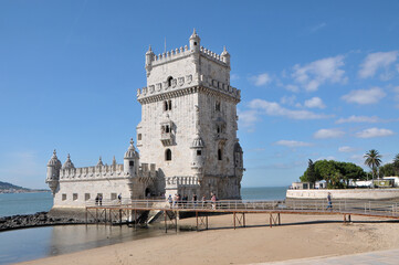 Fototapeta na wymiar Torre de Belem y río Tajo en Lisboa, Portugal