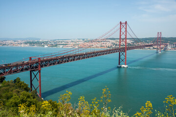 Puente sobre el río Tajo en Lisboa, Portugal