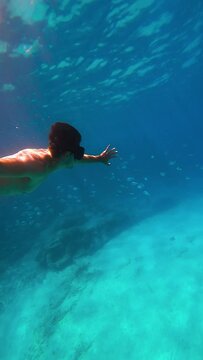 Snorkel en agua cristalina 