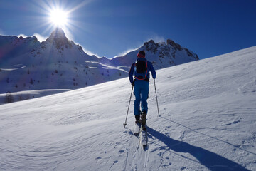 Fototapeta na wymiar Ski de randonnée en montagne