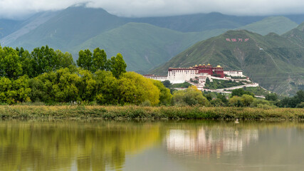 Fototapeta na wymiar the Potala Palace, Tibet China